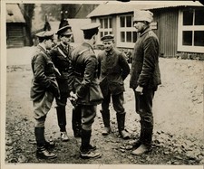 1918 Press Photo German Prisoners WWI Interrogated by British Intelligence picture
