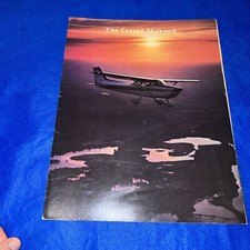 VINTAGE..1982 CESSNA 152 SKYHAWK..COLOR SALES Brochure picture