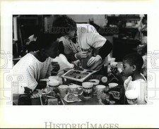 1991 Press Photo Karen Cordes helps Lamont Journey & Ellas James with new toys picture