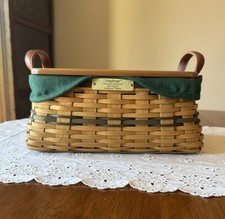 VTG Longaberger 2002 Christmas Traditions Basket, Liner, Lid, Protector, Dowel picture
