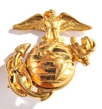 WWII US Marine Corps Eagle, Globe & Anchor Enlisted Visor Hat Emblem (L.I.G.I.) picture