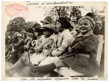 Paris, Jardin d'acclimatation, children's party, 1930 vintage silver press pr picture