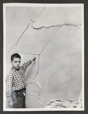1960 Boston MA Maverick Housing Project Cracked Wall Boy Vintage Press Photo picture
