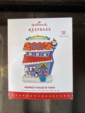 2015 Hallmark Keepsake Merriest House in Town Magic Cord Light and Sound NOS picture