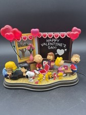 Danbury Mint Peanuts Be My Valentine Lighted Sculpture Snoopy Charlie Brown Box  picture