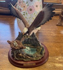 Classic Wildlife Collection Bald Eagle Feeding Chicks Fish Figurine 9