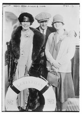 Photo:Queen Marie, Nicholas & Ileana picture