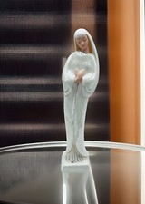 VTG Ceramic Madonna Praying Blessed Statue Figurine Sleek Stylized Opalescent picture