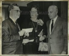 1967 Press Photo Harnett Kane with Mrs. S.L. Wright Jr. and Ray Samuel picture