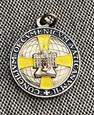 Catholic Concilium Oecumenicum Vaticanum Enameled Medal Vintage picture
