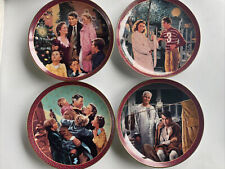 IT'S A WONDERFUL LIFE PLATE COLLECTION SET picture