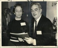 1969 Press Photo Hofer Wadsworth and Council on Foundation official confer picture
