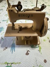 VTG CIRCA 1950 CHILDS BEIGE SINGER SEWING MACHINE MODEL 20 SEWHANDY picture