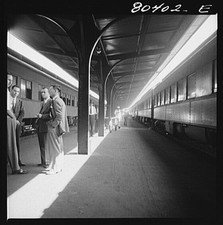 Photo:Atlanta Georgia Southern Railway Terminal 1910s Trains Platform Men picture