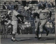 1964 Press Photo Braves Ed Bailey Crosses Plate in Grand Slam, Ty Cline Welcomes picture