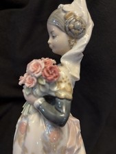 Lladro Figurine”Valencian Lady With Bouquet” Vintage 1974 #1304 Mint Retired. picture
