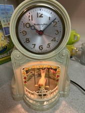 Mastercrafters 335 Swinging Bird Clock Jadeite Bakelite Material  Works Video picture