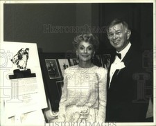 1990 Press Photo Margie and Victor Kirschman With Junior Achievement Award picture