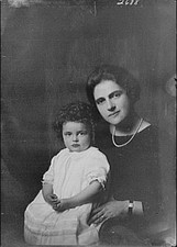 Klein,Milton M,Mrs,child,group portrait photographs,women,Arnold Genthe,1918 picture
