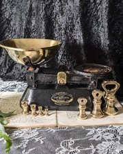Vintage F. J. Thornton & Co.LTD. Tabletop Scale – The Viking – W / WEIGHTS picture