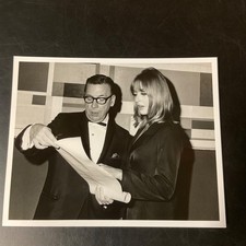 VINTAGE 1960s SHARON TATE EARL WILSON ORIGINAL PHOTO 8x10 picture