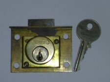 ANTIQUE SLOT MACHINE Early MILLS NOVELTY Yale Lock w/ Working Key picture