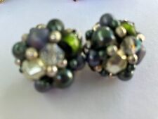 vintage estate green cluster bead clip on earrings picture