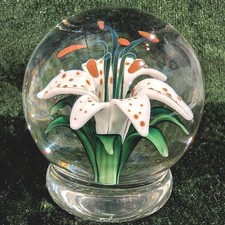 Steven Lundberg Studios 1989 Tiger Lily Art Glass Paperweight Signed picture