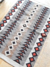 LARGE CLASSIC VINTAGE CRYSTAL TRADING POST NAVAJO INDIAN RUG - 33 1/2 x 50