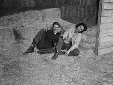 Scotty Beckett Elizabeth Taylor pose a publicity shot set a barn 1948 Old Photo picture