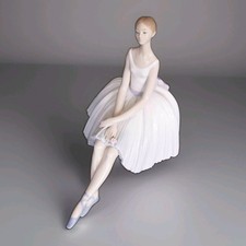 Lladro Refinement Ballet Lady 10