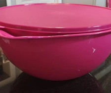 Tupperware PINK THATSA BOWL MIXING BOWL RARE 32 CUPS NEW picture