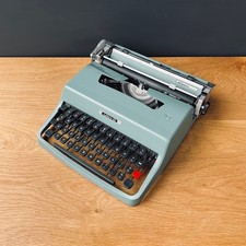 Vintage Italian Olivetti Lettera 32. Functional. EXCELLENT Cond. New ribbon. picture