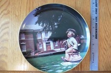 Goebel Hummel 1988 Wall Dish Plate Collector's Club Gallery NY Merry Wanderer  picture