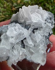 UV Reactive White Petal Rose Calcite China 22g 1.75