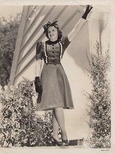 HOLLYWOOD BEAUTY JUDY GARLAND STYLISH POSE STUNNING PORTRAIT 1940s PHOTO 420 picture