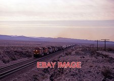 PHOTO  USA RAILWAY BNSF 4943 WESTBOUND MIXED MANIFEST ON ASH HILL NEEDLES SUB-DI picture