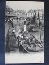 Old postcard - 76 - Dieppe - The arrival and discharge of the fish. Very Animated... picture