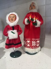 Byers’ Choice Carolers Child & Woman with Candle Wreath – Red Fur Trim Set. picture