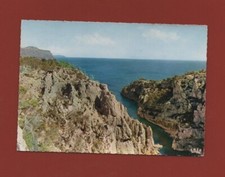 CASSIS SUR MER - La calanque d'En Vau vue du plateau du Cadieron .... (L6706) picture