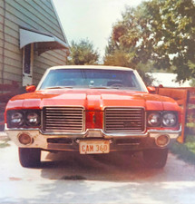 1970 OLDSMOBILE CUTLASS ORIGINAL PHOTO FRONT VIEW RED CAR LICENSE PLATE CAM 360 picture