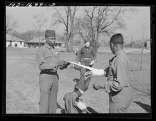Fort Benjamin Harrison Indiana 1942 Chaplains First Aid Class Bandage Removal picture
