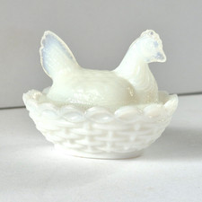 WESTMORELAND WHITE MILK GLASS MINIATURE CHICKEN IN NESTING BASKET BOX 2.5