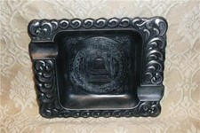 VINTAGE PHILADELPHIA PENNSYLVANIA SOUVENIR ASHTRAY w LIBERTY BELL RAISED DESIGN picture