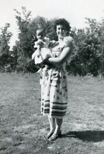 BB93 Original Vintage Photo WOMAN HOLDING BABY c 1959 picture