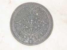 * damaged vintage CALENDARIO AZTECA Y PIEDRA DEL SOL MEXICO medal medallion picture