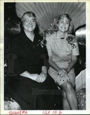 1993 Press Photo Sister Bright and Cheryl Cabes at Catholic Charities event picture
