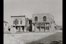 Photo:Murdo South Dakota 1940 GE Hotel and Caf� Street Scene picture