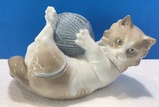 Vintage Llardo Spain Porcelain Kitten With Yarn Ball Figurine - 1978 picture