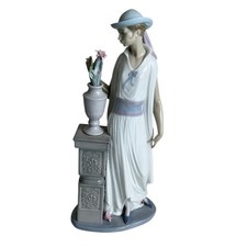 Lladro 5175 Lady Grand Casino Porcelain Figurine with Flower Vase picture